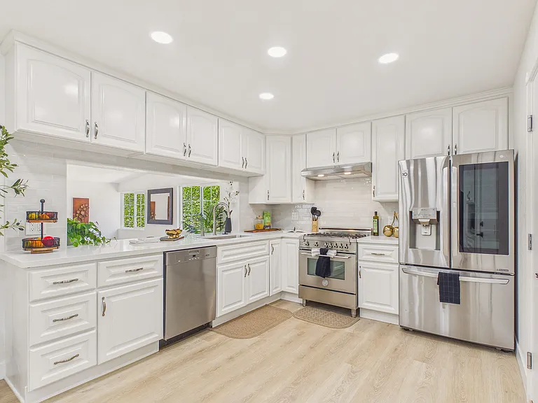 7425 Brighton Dr — Photo 4