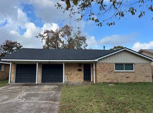 1808 Dolphin Dr, Seabrook, TX 77586