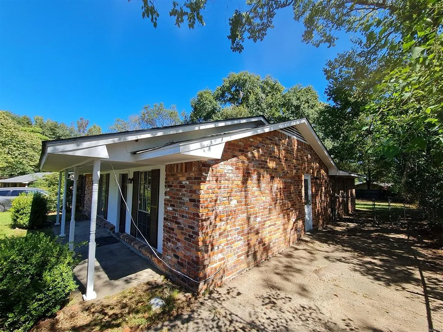 3/2 Home in East Montgomery with 2 Living Spaces — Photo 3