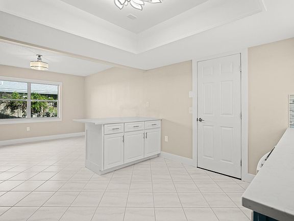 4th image of 239 Harbour Dr E