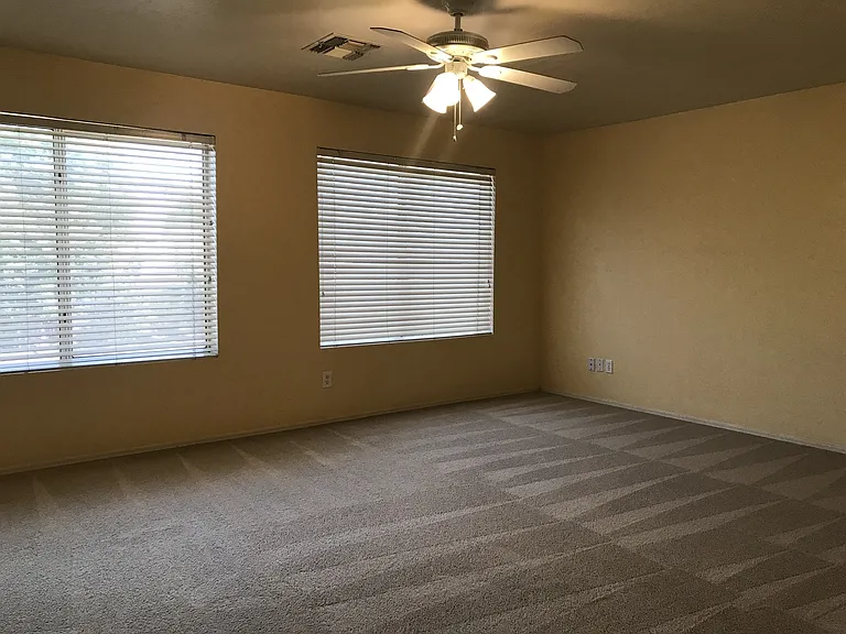 1710 W Houston Ave — Photo 18