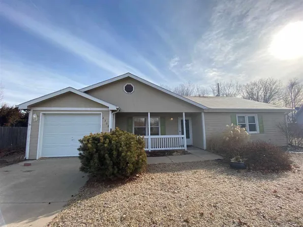 2308 Strawberry Ln, Manhattan, KS 66502