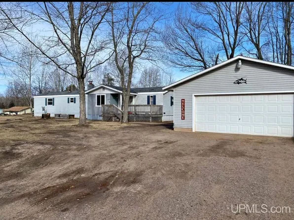 629 Brookfield Ln, Marquette, MI 49855