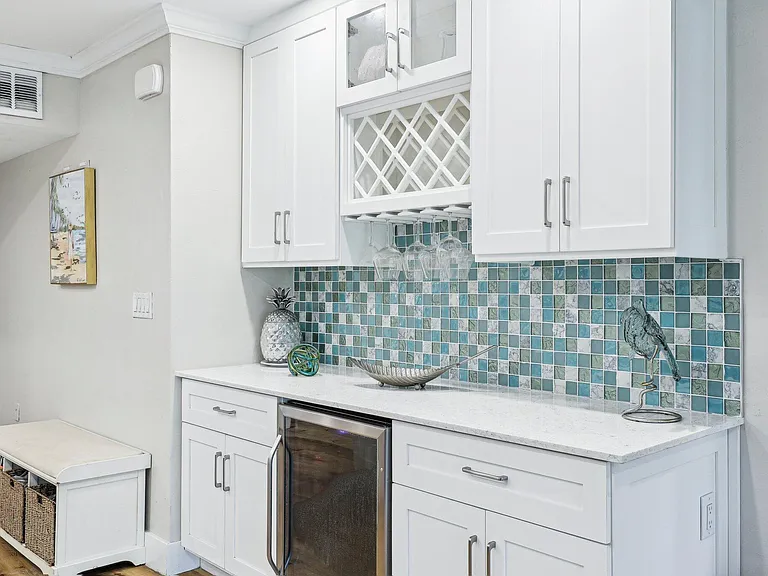 200 E Royal Palm Rd — Photo 13