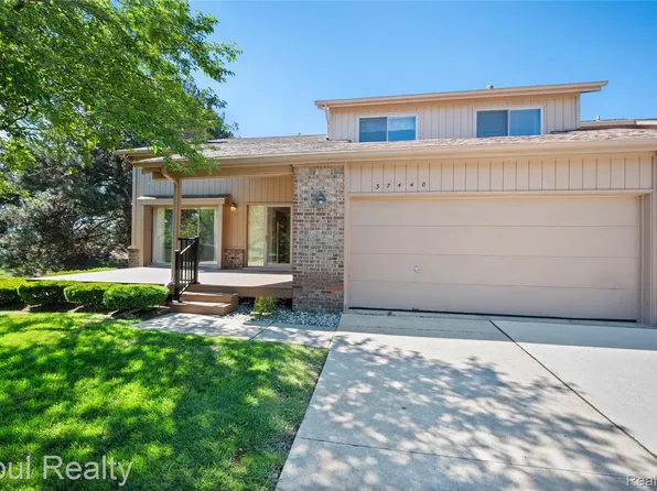 37440 N Laurel Park Dr, Livonia, MI 48152
