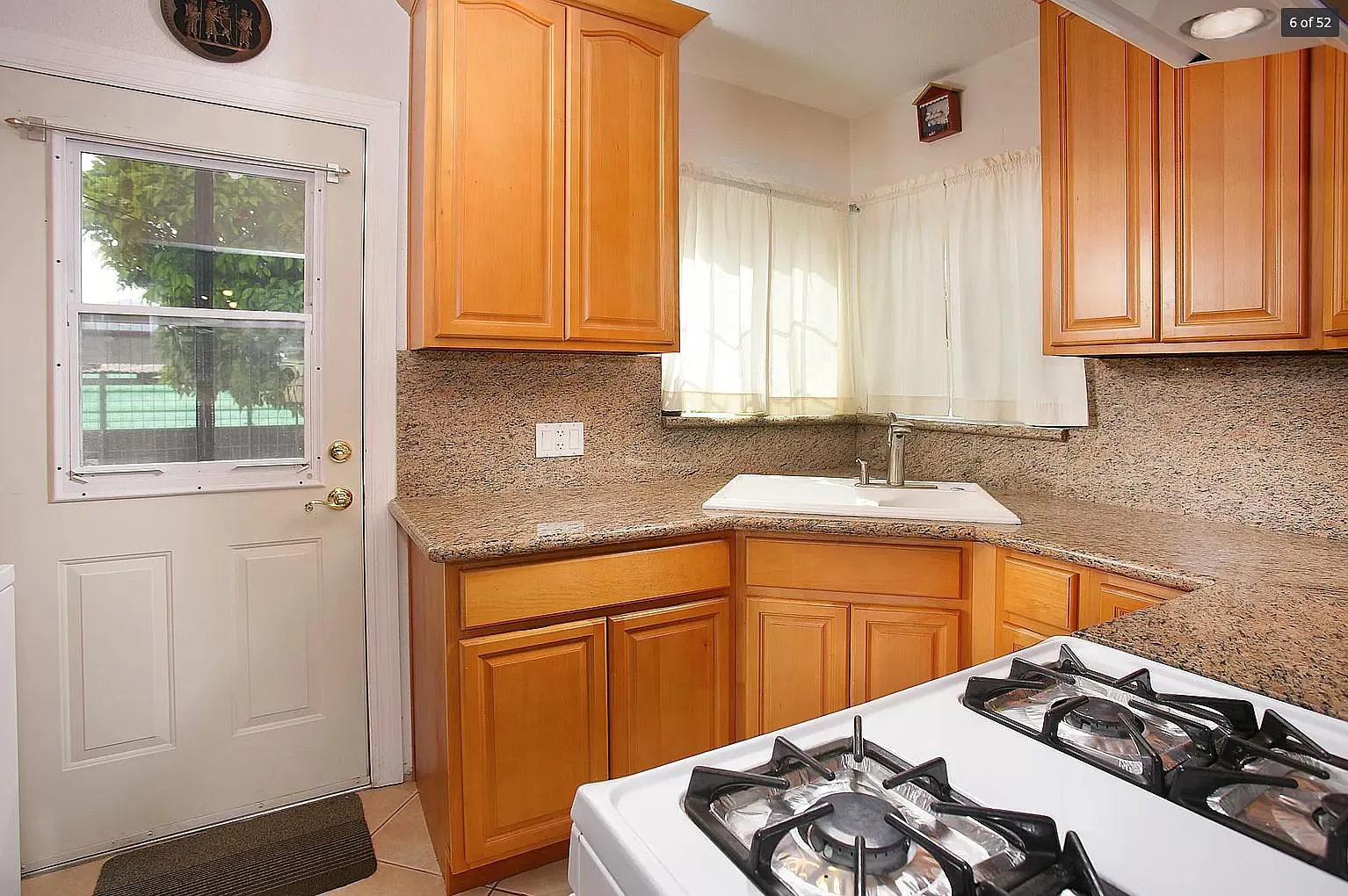 2 bed, 800 sqft, $4,000 — Photo 2