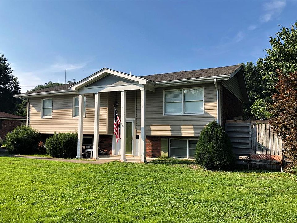 1st image of 919 Dogwood Ln