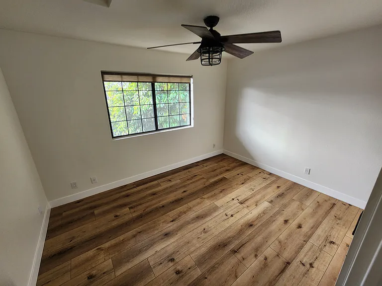 157 W Ash Ave #E — Photo 10
