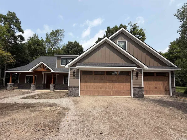 8121 Rothman Rd, Fort Wayne, IN 46835