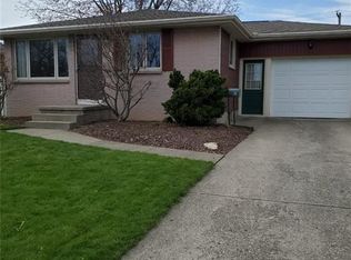 30 Caroline Ln, Depew, NY 14043