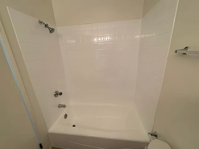 3 bed, 2.5 bath, 1200 sqft, $3,295 — Photo 3