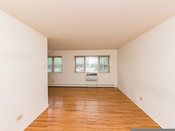 3rd image of 519 W Briar Pl #405