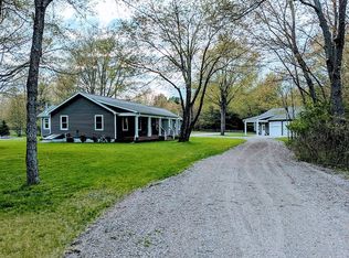 8980 Bayview Rd, Onekama, MI 49675