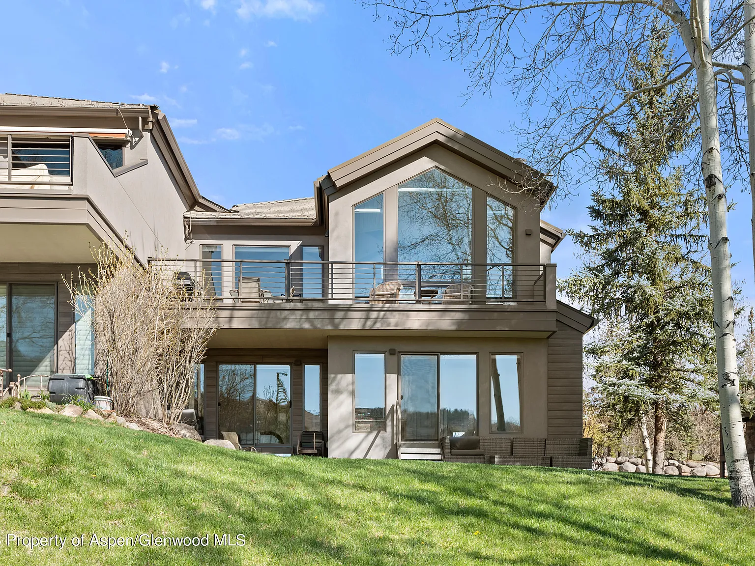 4 bed, 4.5 bath, 2712 sqft, $15,000 — Photo 3
