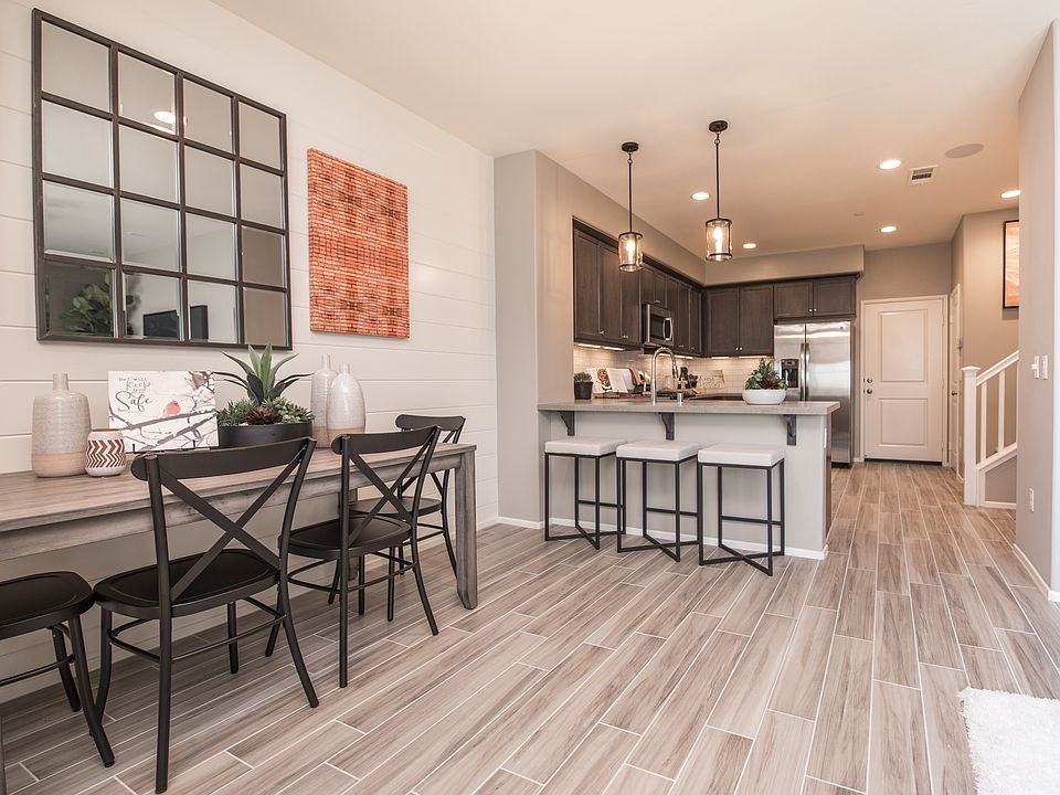 Dining Entry