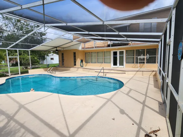1627 Canal Ct, Tavares, FL 32778