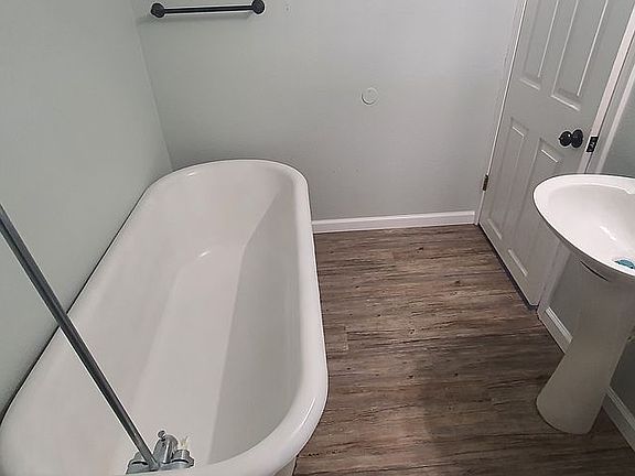 4th image of 209 C Ave