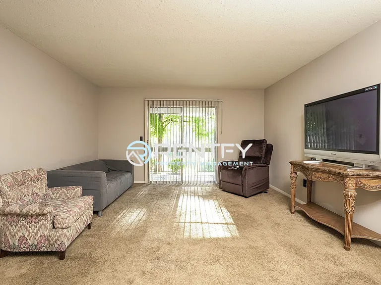 2260 Sunderland Rd — Photo 2