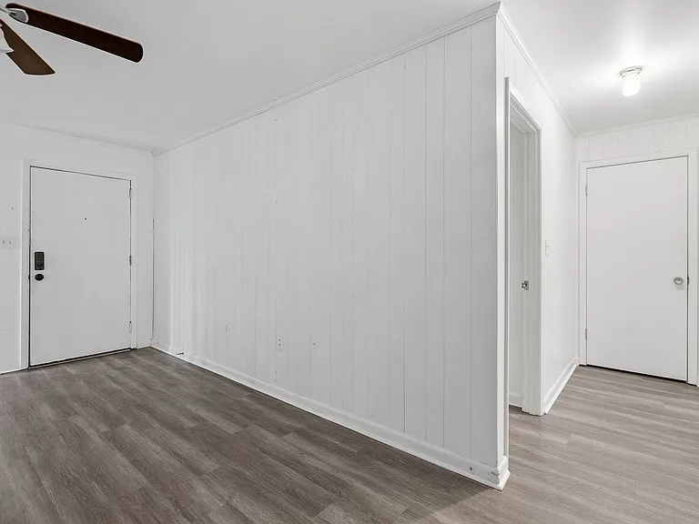 615 E. Park Avenue — Photo 18