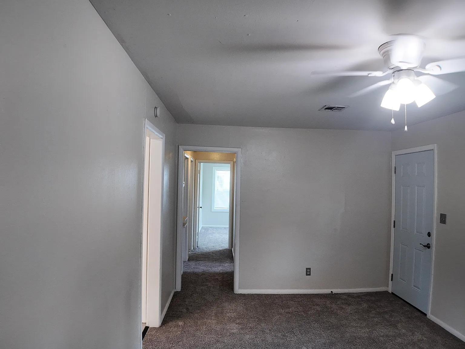 3 bed, 858 sqft, $1,175 — Photo 4