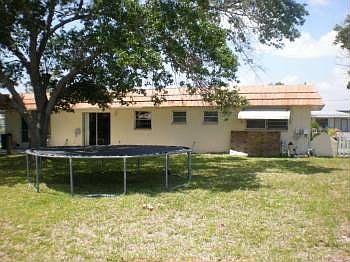 5th image of 1110 NE Pine Island Ln