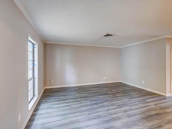 5th image of 601 Brentwood Point