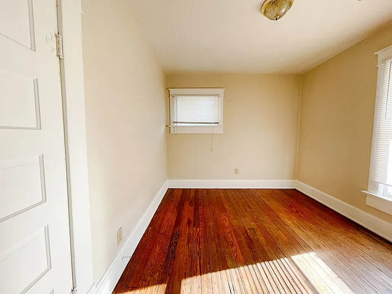 940 S 15th St — Photo 20