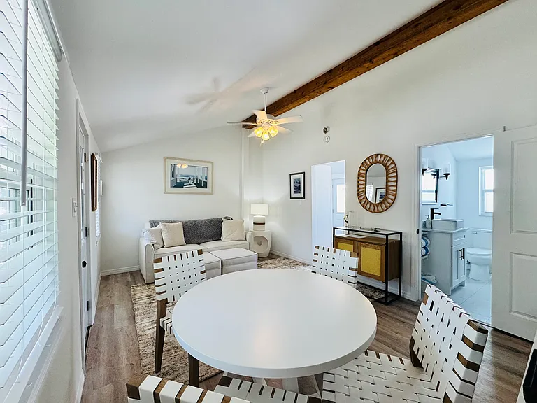 6980 Poinsettia Ave — Photo 18