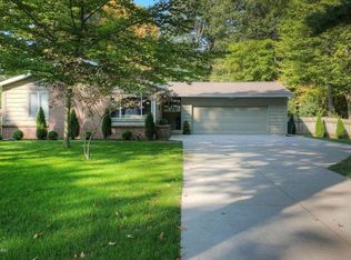 10951 10th Ave NW, Grand Rapids, MI 49534