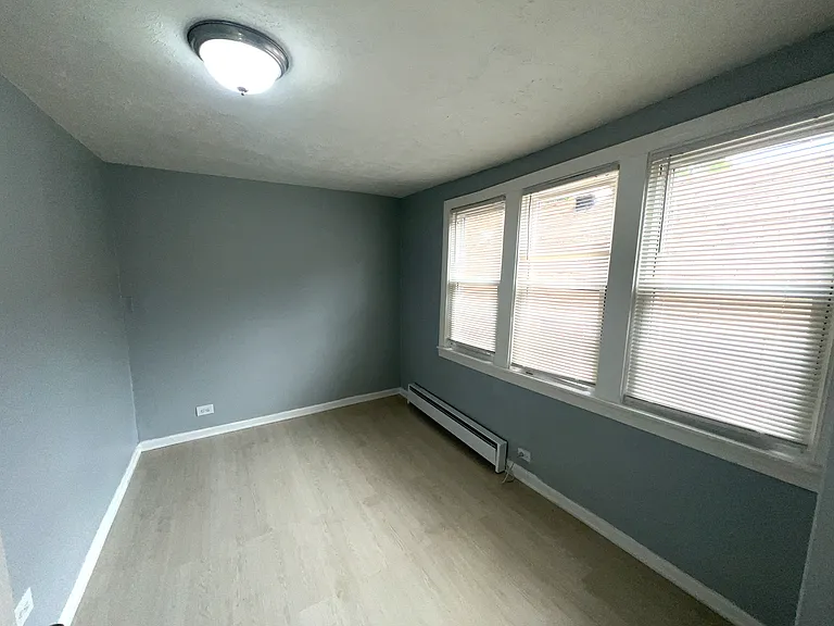 9147 S Woodlawn Ave — Photo 10