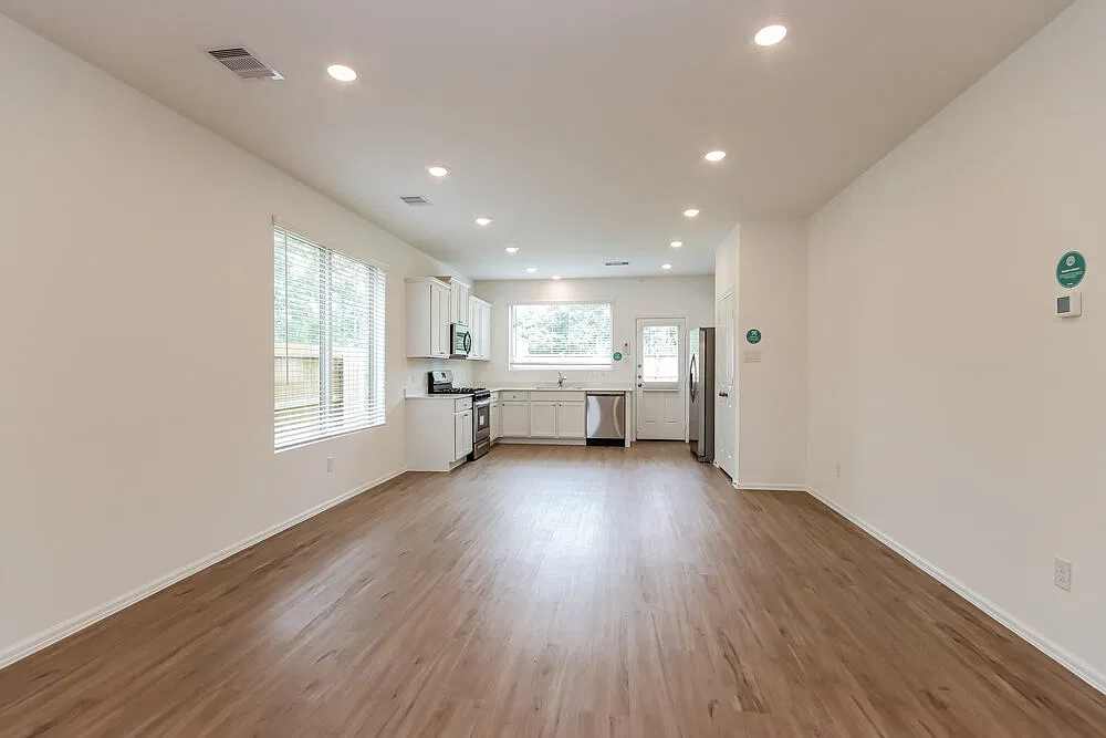 4 bed, 2.5 bath, 1853 sqft, $2,015 — Photo 4