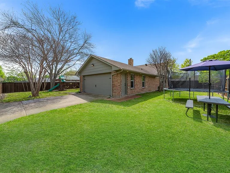 1601 Windsong Trl — Photo 31