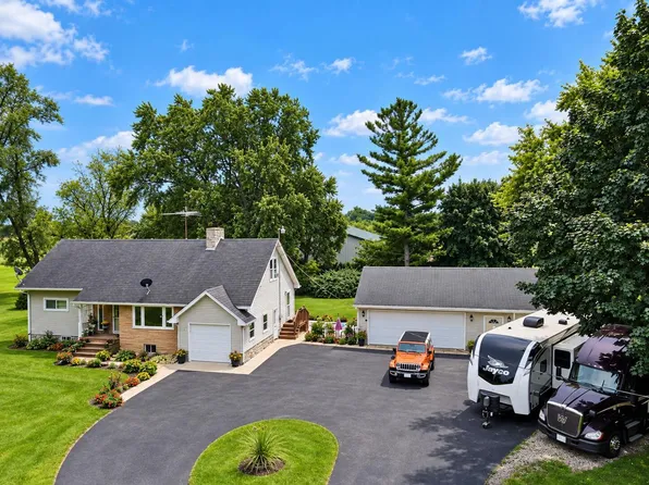 17211 Winfield ROAD, Bristol, WI 53104