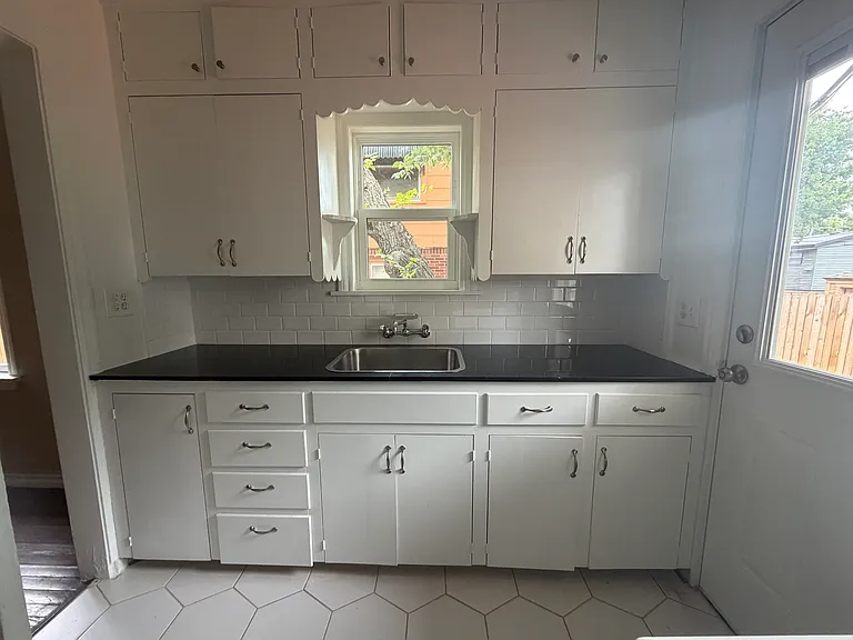 3714 N Shartel Ave — Photo 6