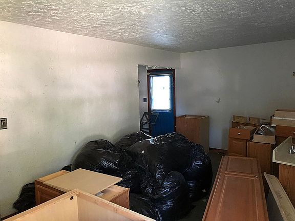 4th image of 4044 Prescott Ave
