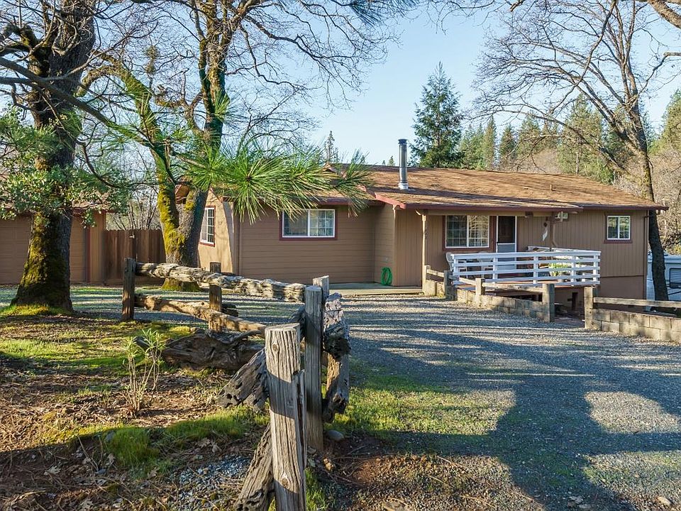 1st image of 21022 Oakwood Ln