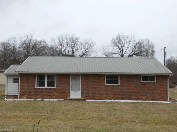 2237 Courtney Huntsville Rd, Yadkinville, NC 27055