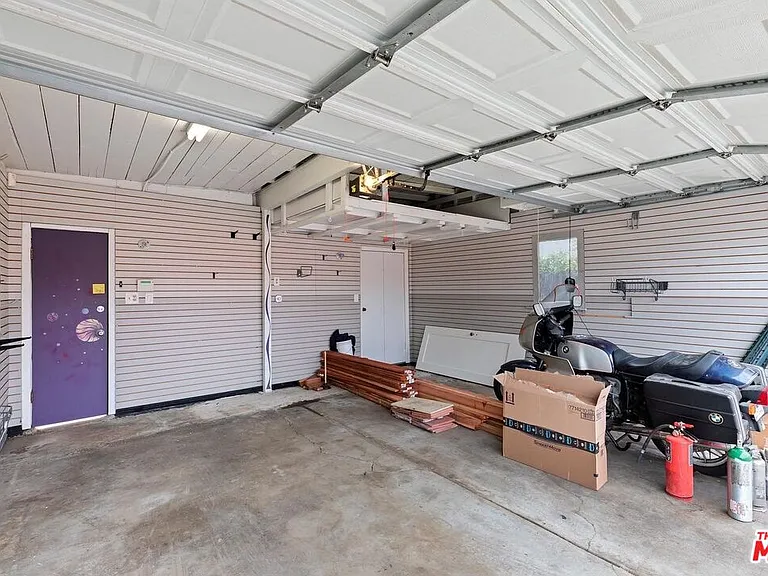 228 Rennie Ave — Photo 7