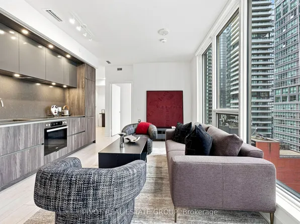 15 Mercer St #1206, Toronto, ON M5V 0T8