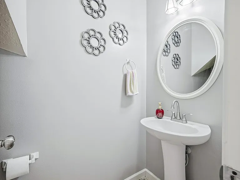 531 W North Hill Dr — Photo 16
