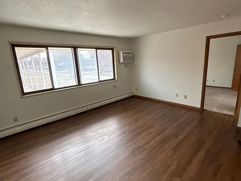 2718 Wayne Ave — Photo 13