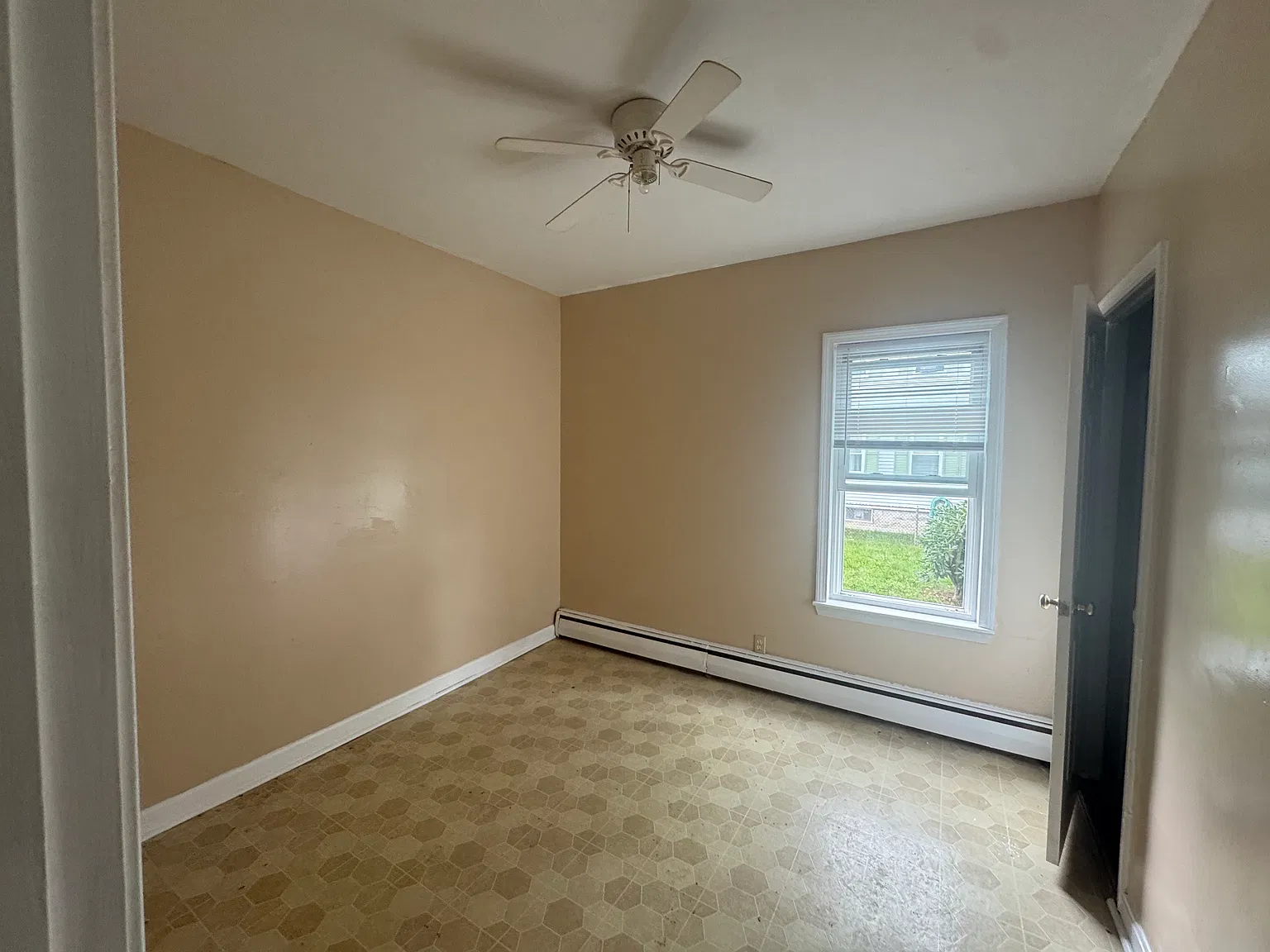 2 bed, 950 sqft, $2,100 — Photo 2