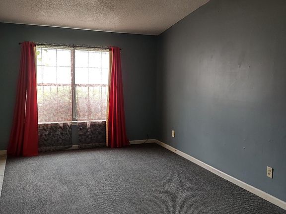 3rd image of 3340 Chesapeake Cir