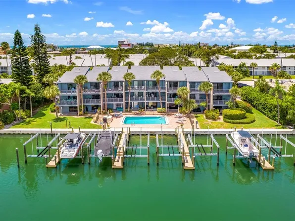 11785 3rd St E, Treasure Island, FL 33706