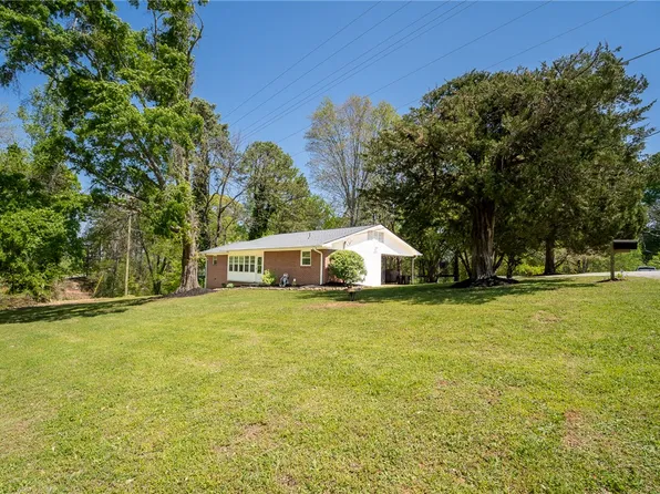 103 Pineknoll Dr, Seneca, SC 29672