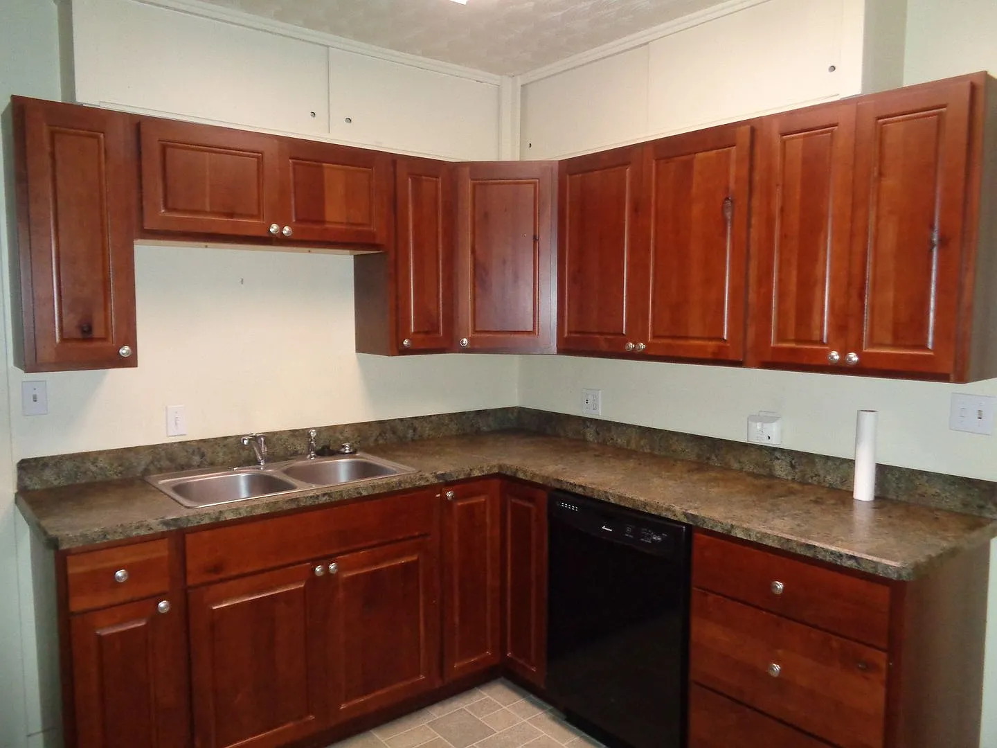 Charming 3 Bedroom Home in Historic District — Photo 3