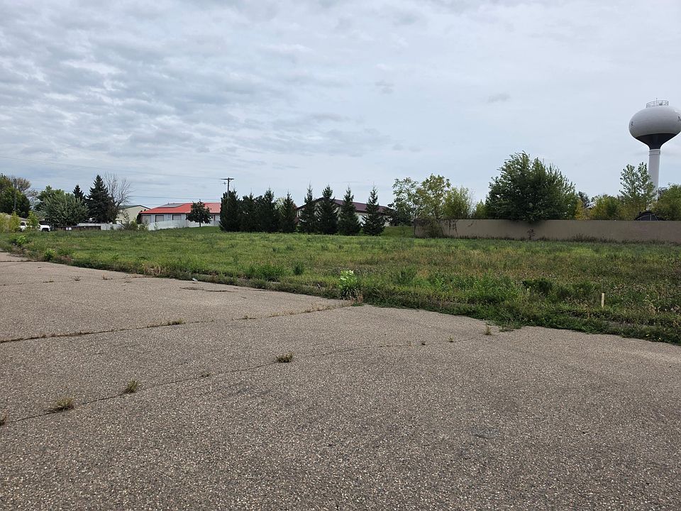 2nd image of 612 Ash Ave S