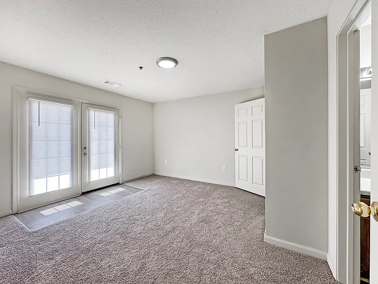 Alison Pointe Apartments — Photo 78