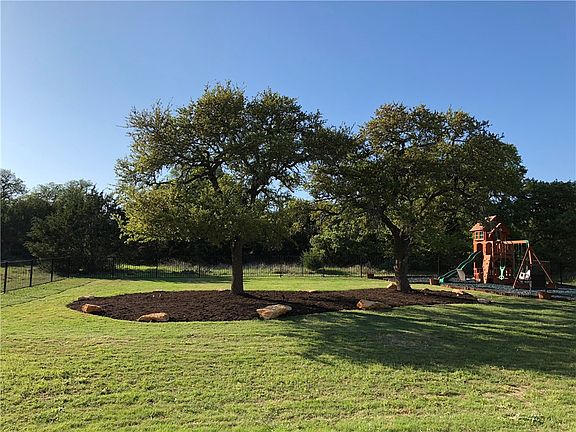 4th image of 510 Hawthorne Loop