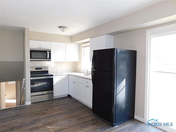 5th image of 559 Crestwood Ave